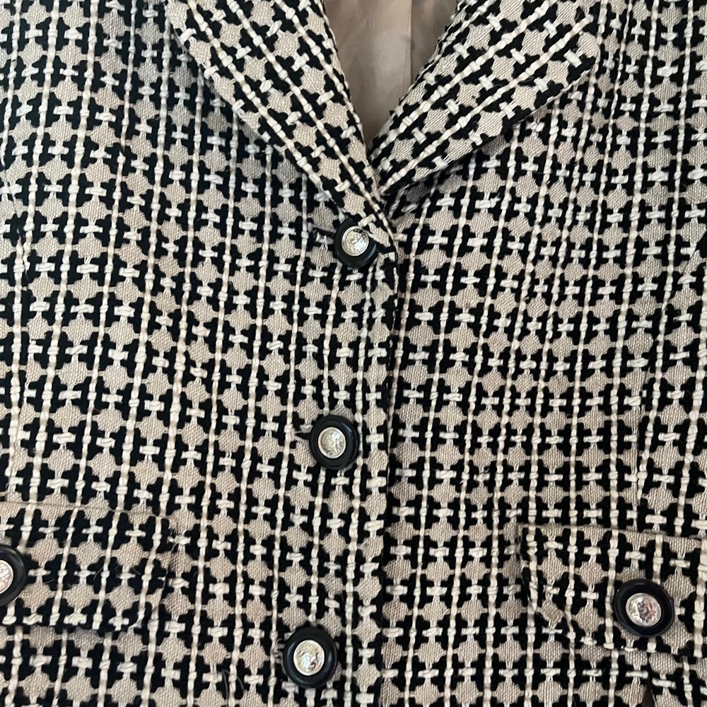Doncaster Black and Cream Patterned Blazer 100% woven silk- stylish excellent!